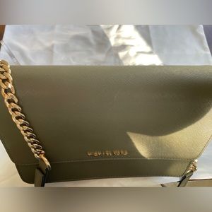 Michael Kors crossbody bag (barely use)